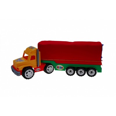 Kamion s plachtou červený